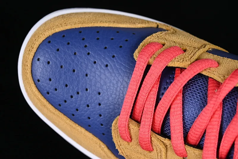 All categories Nk SB Dunk series Nk SB Dunk Low low-top sneakers Nk SB Dunk Low dark brown, white and yellow color SB smashed backboard fashion casual sneakers BQ6817-700